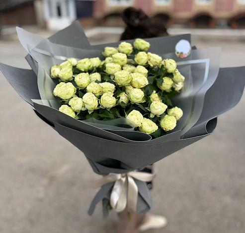 Букет Белые кустовые розы Солинеро в Дядьковской