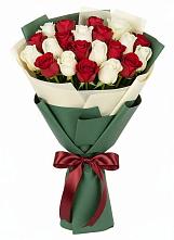 Букет Микс из красных и белых роз в Дядьковской