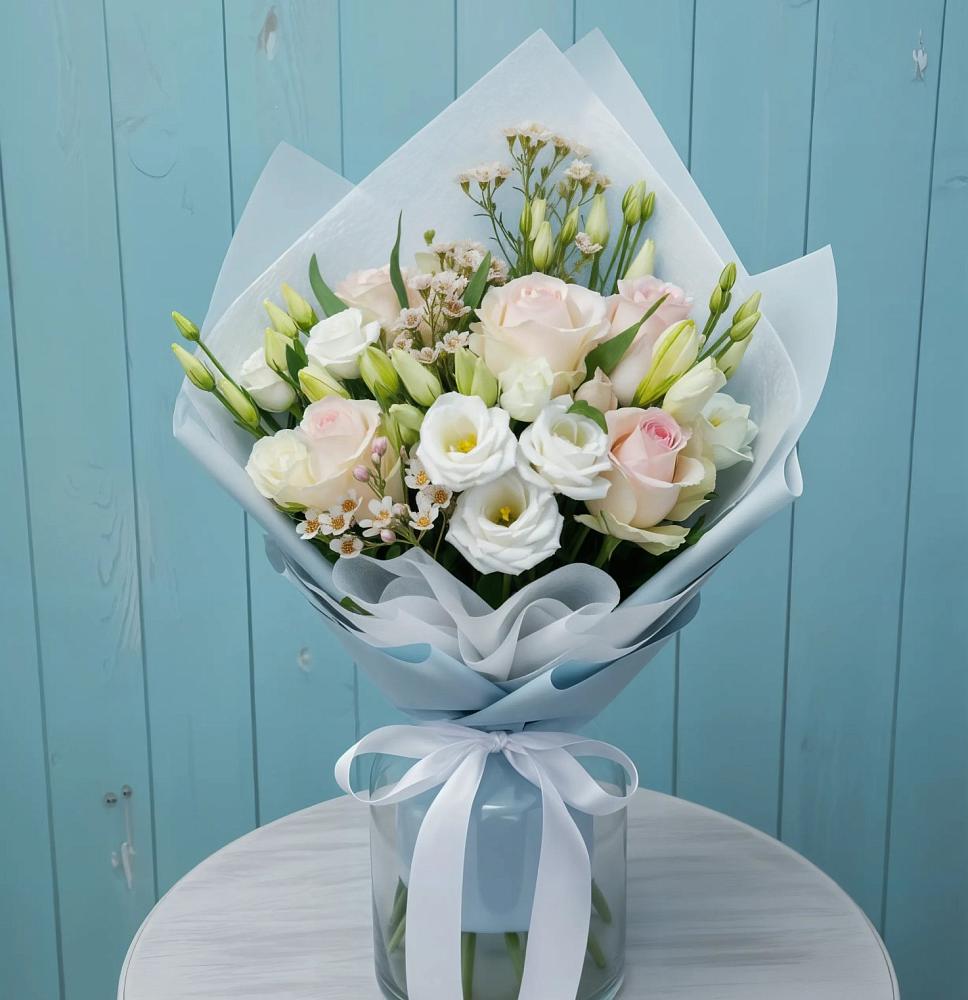 Букет цветов из: Розы и Лизиантусы в Дядьковской