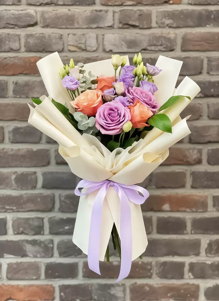 Букет цветов из: Лизиантусы и Розы в Дядьковской