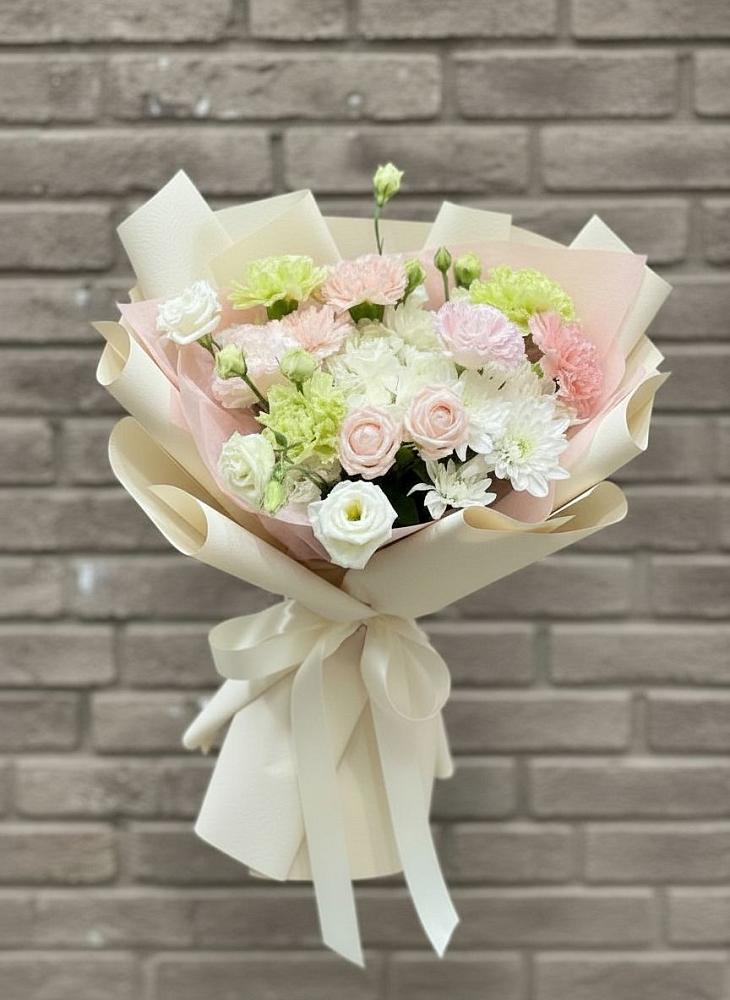Букет цветов из: Гвоздики, Розы, Лизиантусы и Хризантемы в Дядьковской