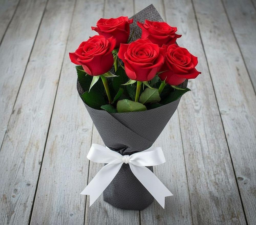 Букет 5 Красных роз Эдлесс Лав в Дядьковской