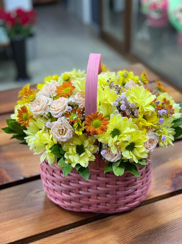 Цветочная композиция из Хризантемы и Розы в корзине в Дядьковской