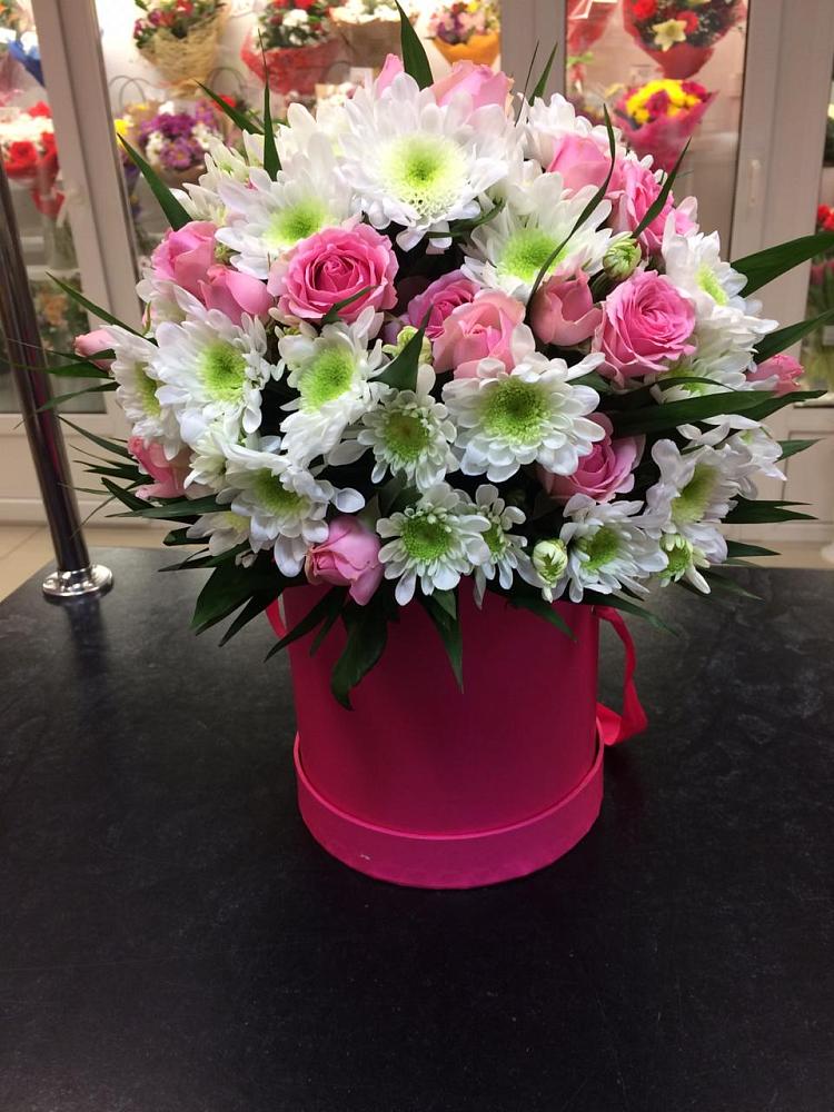 Цветочная композиция из Розы и Хризантемы в шляпной коробке в Дядьковской