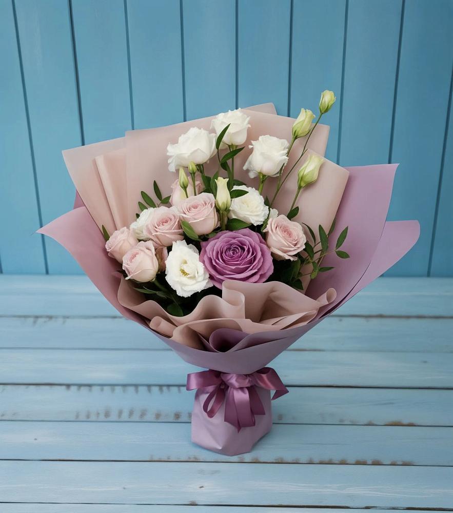 Букет цветов из: Розы и Лизиантусы в Дядьковской